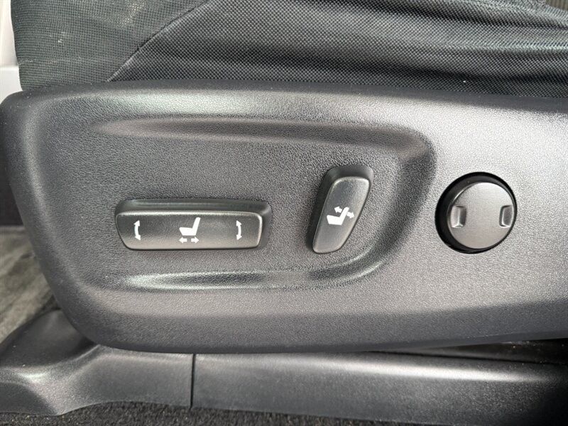 Toyota 4Runner Vehicle Full-screen Gallery Image 20