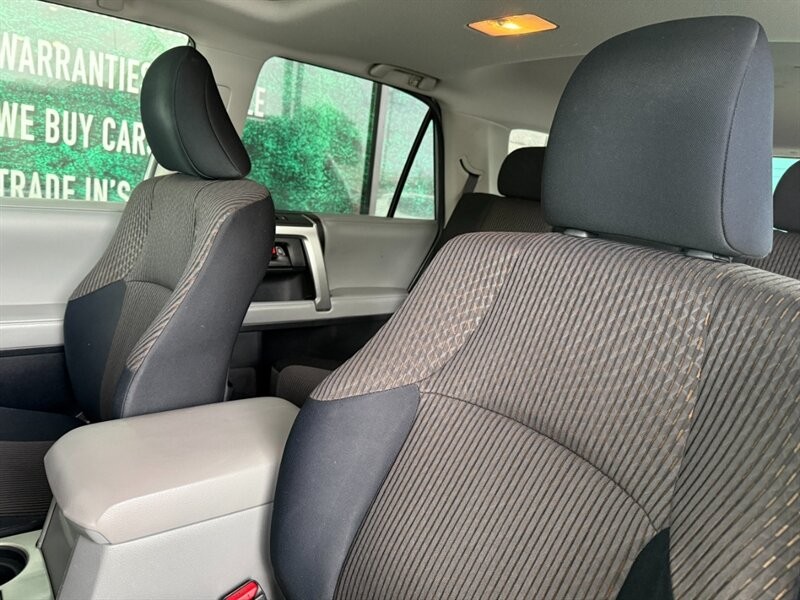 Toyota 4Runner Vehicle Full-screen Gallery Image 21