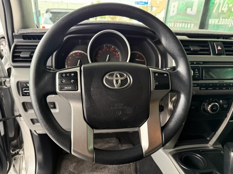 Toyota 4Runner Vehicle Full-screen Gallery Image 22