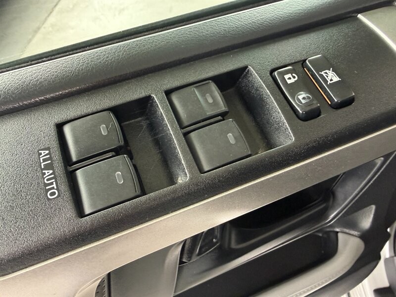 Toyota 4Runner Vehicle Full-screen Gallery Image 26