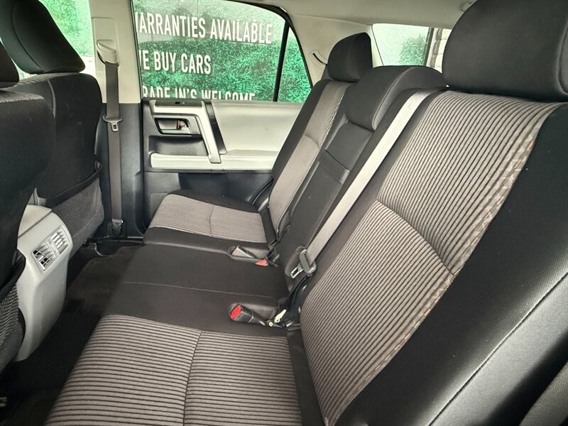 Toyota 4Runner Vehicle Full-screen Gallery Image 28