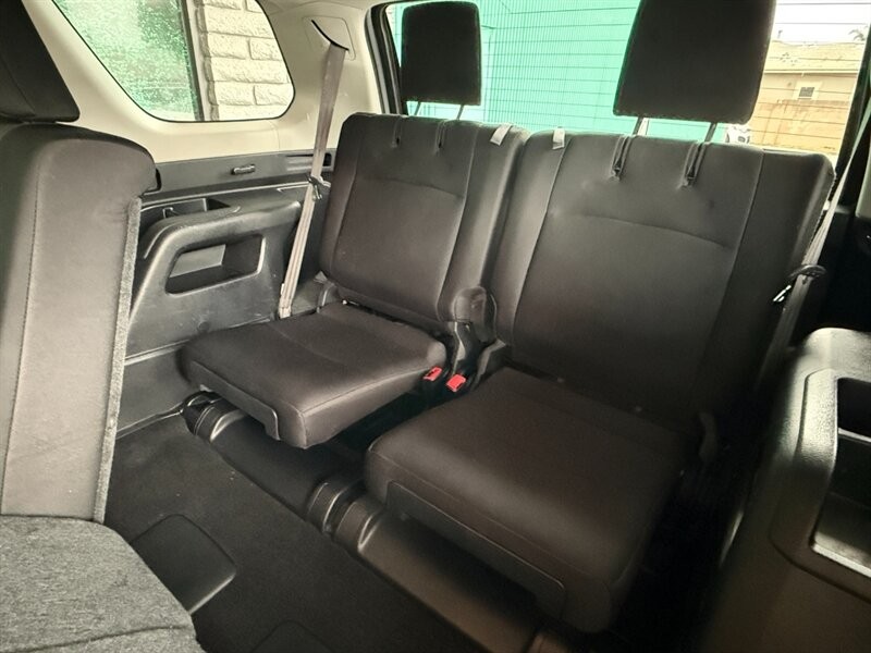 Toyota 4Runner Vehicle Full-screen Gallery Image 29