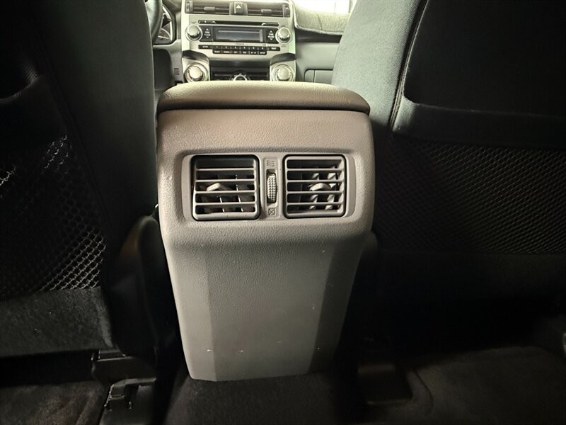 Toyota 4Runner Vehicle Full-screen Gallery Image 30