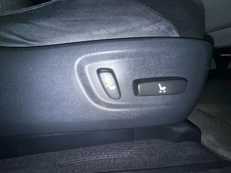 Toyota 4Runner Vehicle Full-screen Gallery Image 32