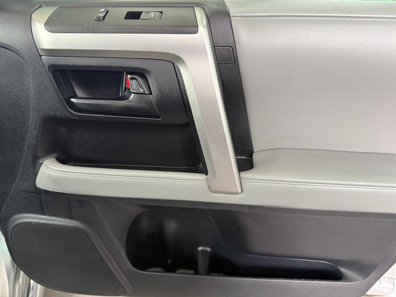 Toyota 4Runner Vehicle Full-screen Gallery Image 33