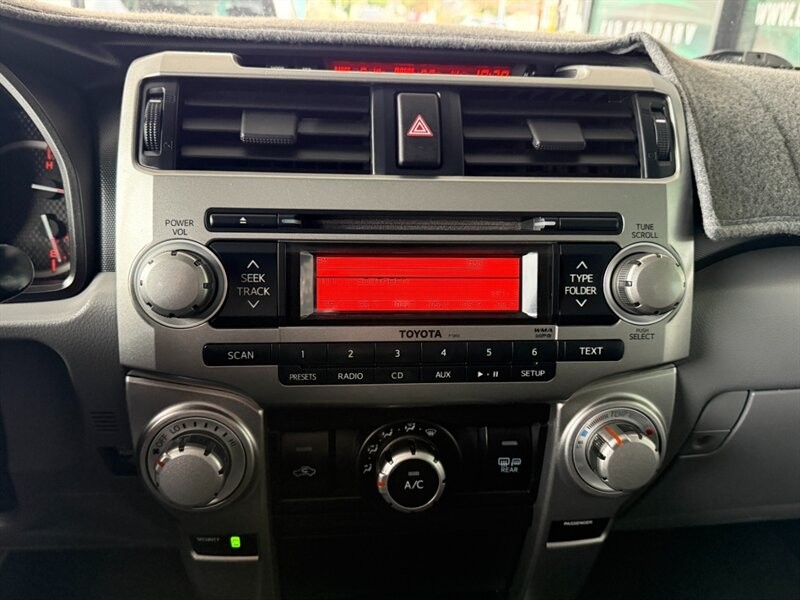 Toyota 4Runner Vehicle Full-screen Gallery Image 35