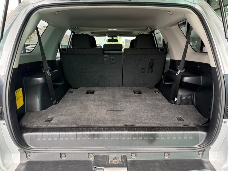 Toyota 4Runner Vehicle Full-screen Gallery Image 39