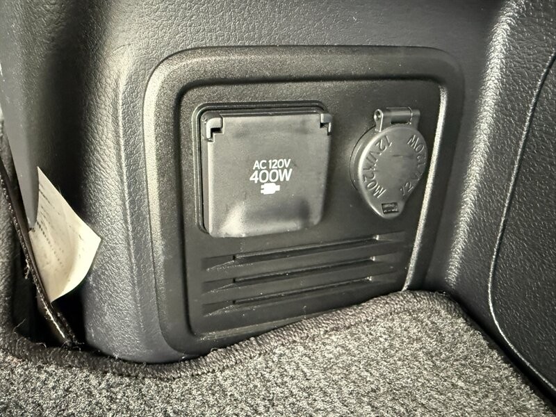 Toyota 4Runner Vehicle Full-screen Gallery Image 40