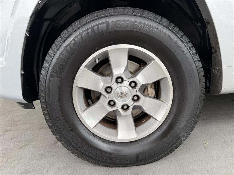 Toyota 4Runner Vehicle Full-screen Gallery Image 42