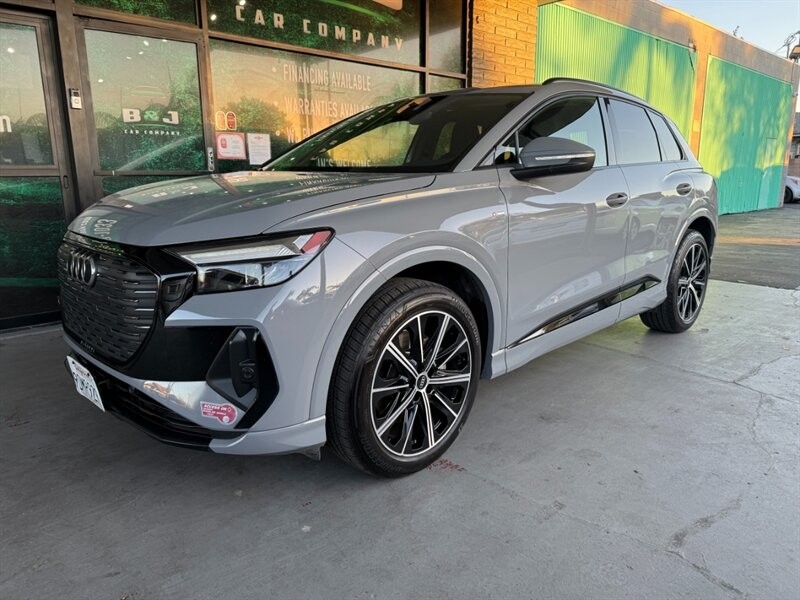 Audi Q4 e-tron Vehicle Full-screen Gallery Image 01