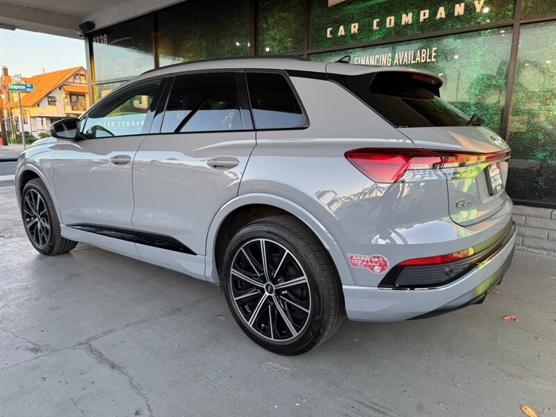 Audi Q4 e-tron Vehicle Full-screen Gallery Image 06