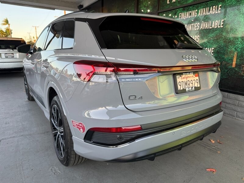 Audi Q4 e-tron Vehicle Full-screen Gallery Image 07