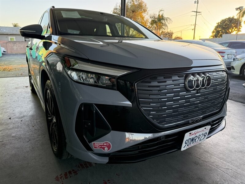 Audi Q4 e-tron Vehicle Full-screen Gallery Image 09