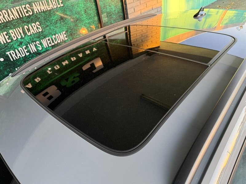 Audi Q4 e-tron Vehicle Full-screen Gallery Image 16