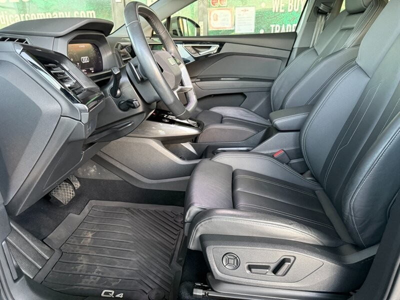 Audi Q4 e-tron Vehicle Full-screen Gallery Image 19