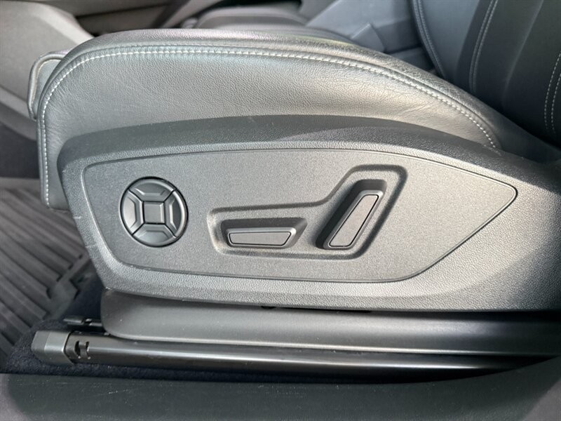 Audi Q4 e-tron Vehicle Full-screen Gallery Image 21