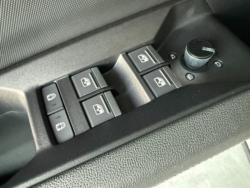 Audi Q4 e-tron Vehicle Full-screen Gallery Image 24