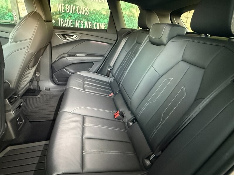 Audi Q4 e-tron Vehicle Full-screen Gallery Image 26