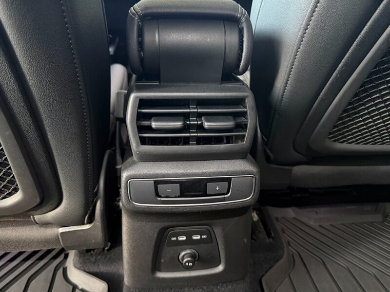 Audi Q4 e-tron Vehicle Full-screen Gallery Image 27