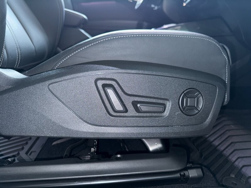 Audi Q4 e-tron Vehicle Full-screen Gallery Image 29