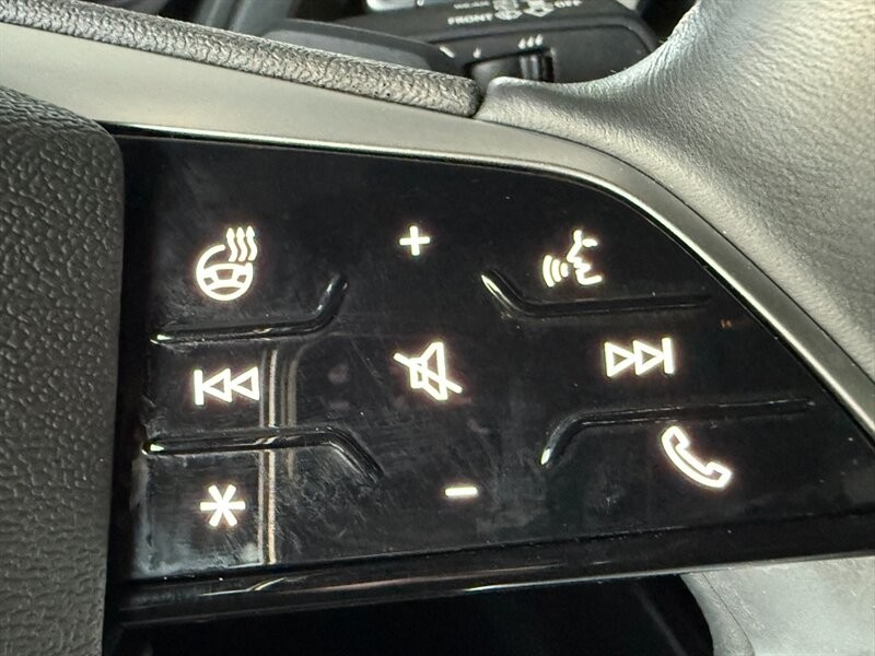 Audi Q4 e-tron Vehicle Full-screen Gallery Image 33