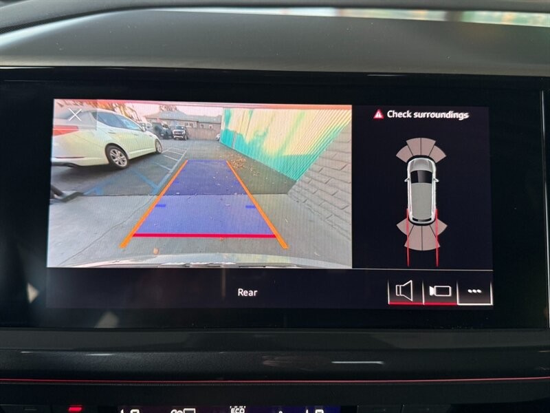 Audi Q4 e-tron Vehicle Full-screen Gallery Image 35