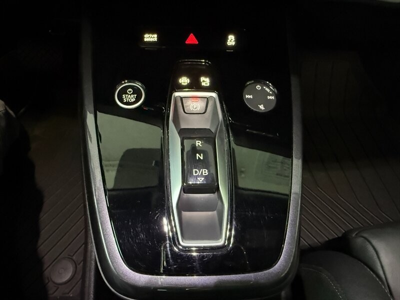 Audi Q4 e-tron Vehicle Full-screen Gallery Image 36