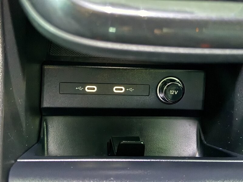 Audi Q4 e-tron Vehicle Full-screen Gallery Image 37