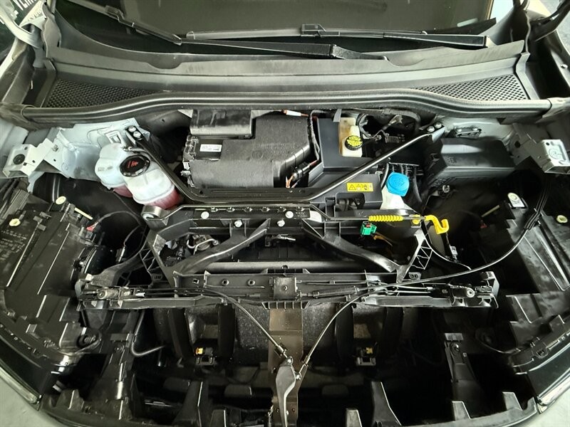 Audi Q4 e-tron Vehicle Full-screen Gallery Image 39