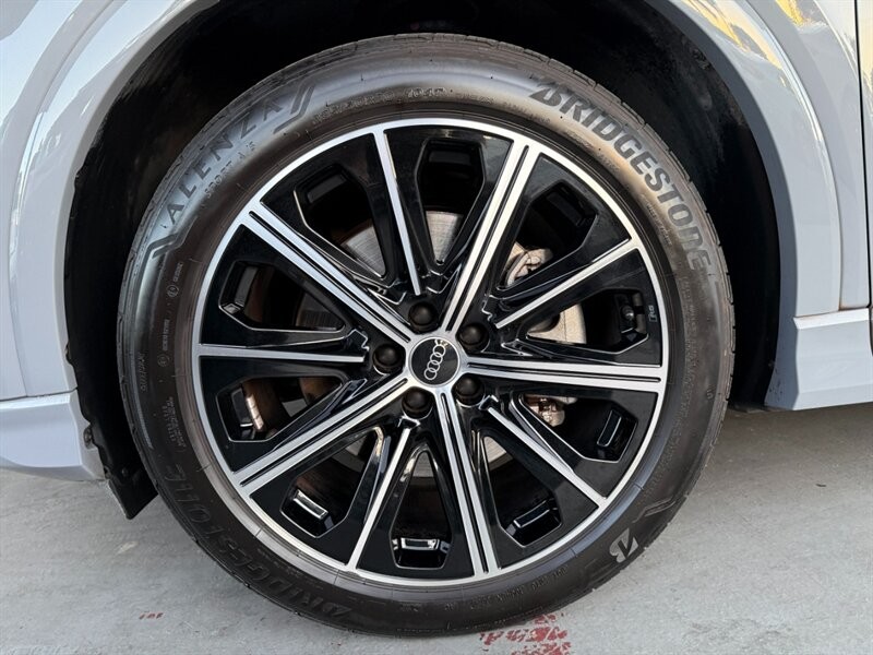 Audi Q4 e-tron Vehicle Full-screen Gallery Image 40