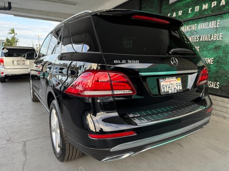 Mercedes-Benz GLE Vehicle Full-screen Gallery Image 07