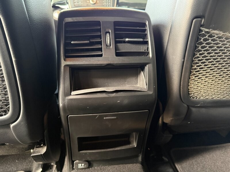 Mercedes-Benz GLE Vehicle Full-screen Gallery Image 26