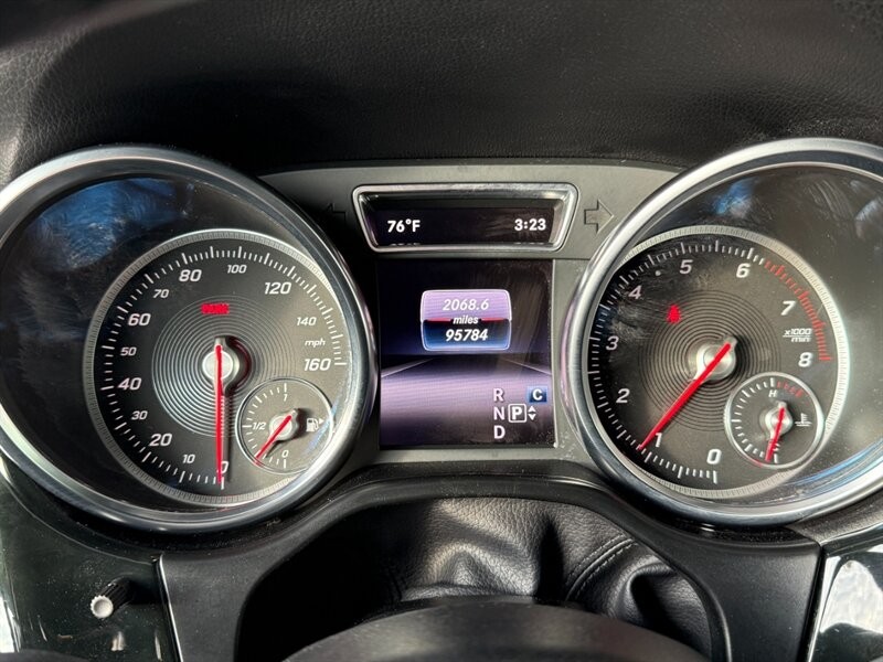 Mercedes-Benz GLE Vehicle Full-screen Gallery Image 29