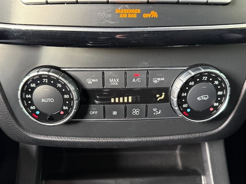 Mercedes-Benz GLE Vehicle Full-screen Gallery Image 34