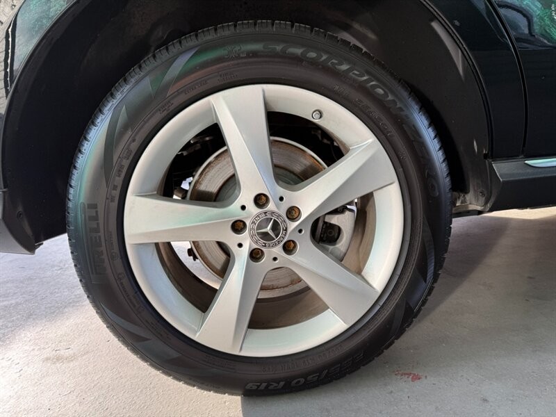 Mercedes-Benz GLE Vehicle Full-screen Gallery Image 39