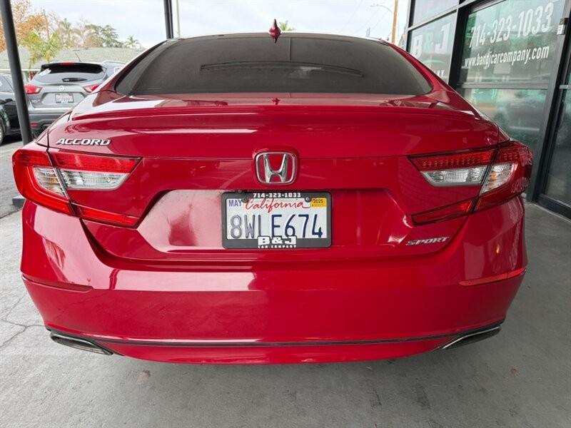 Honda Accord Sedan Vehicle Full-screen Gallery Image 14