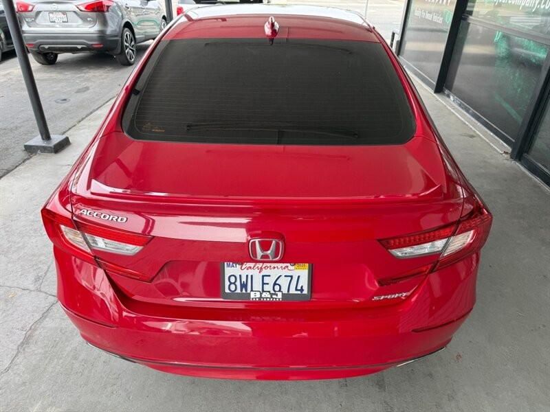 Honda Accord Sedan Vehicle Full-screen Gallery Image 15