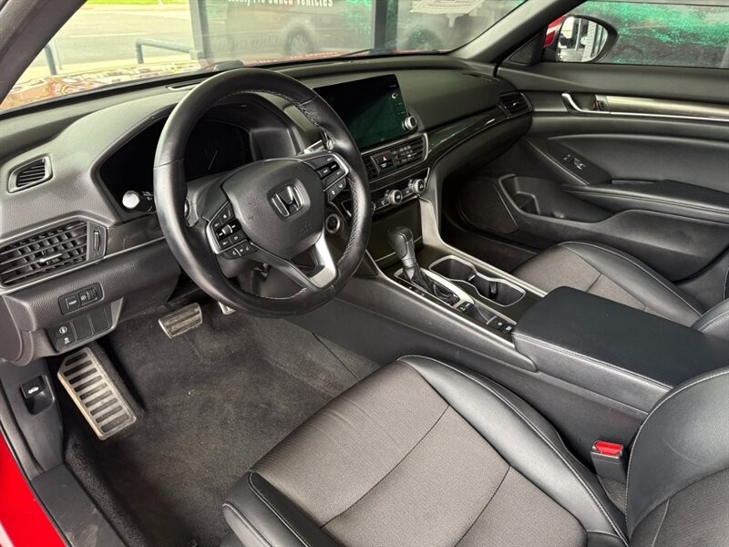 Honda Accord Sedan Vehicle Full-screen Gallery Image 16