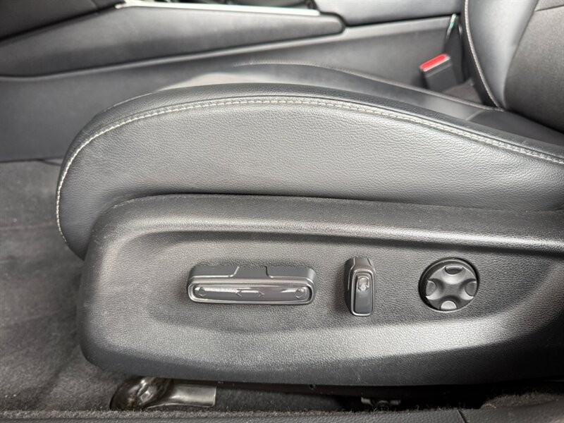 Honda Accord Sedan Vehicle Full-screen Gallery Image 19