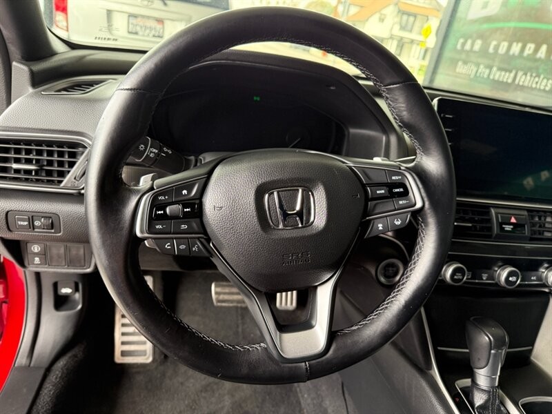 Honda Accord Sedan Vehicle Full-screen Gallery Image 20
