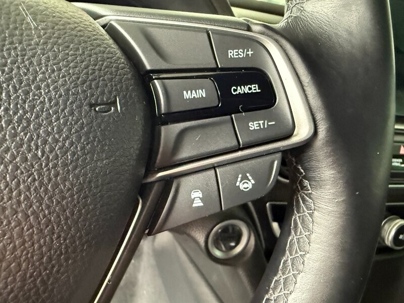 Honda Accord Sedan Vehicle Full-screen Gallery Image 22