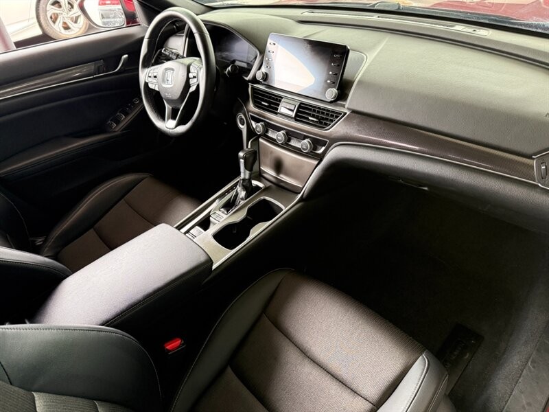 Honda Accord Sedan Vehicle Full-screen Gallery Image 26