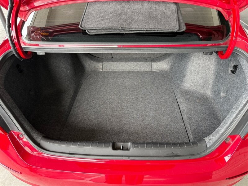 Honda Accord Sedan Vehicle Full-screen Gallery Image 34