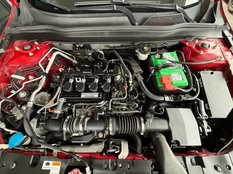 Honda Accord Sedan Vehicle Full-screen Gallery Image 35