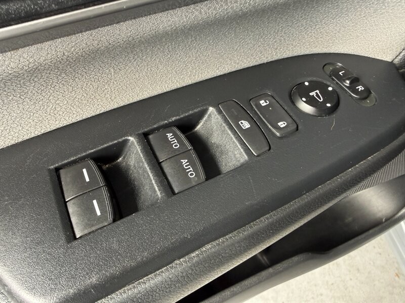 Honda CR-V Vehicle Full-screen Gallery Image 22