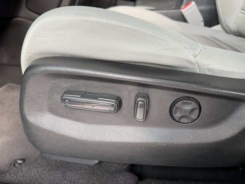 Honda CR-V Vehicle Full-screen Gallery Image 23