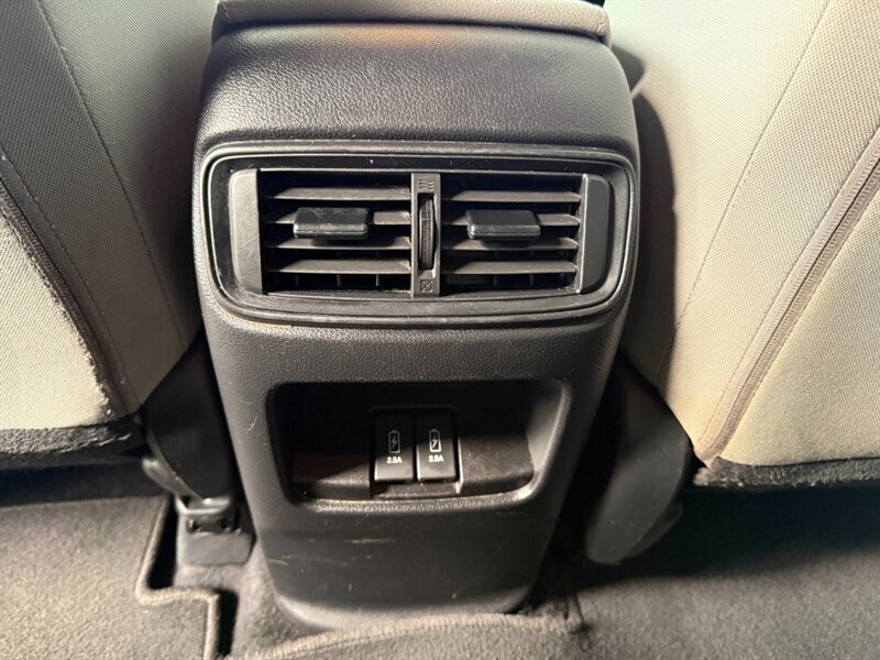 Honda CR-V Vehicle Full-screen Gallery Image 25