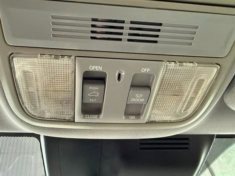 Honda CR-V Vehicle Full-screen Gallery Image 33