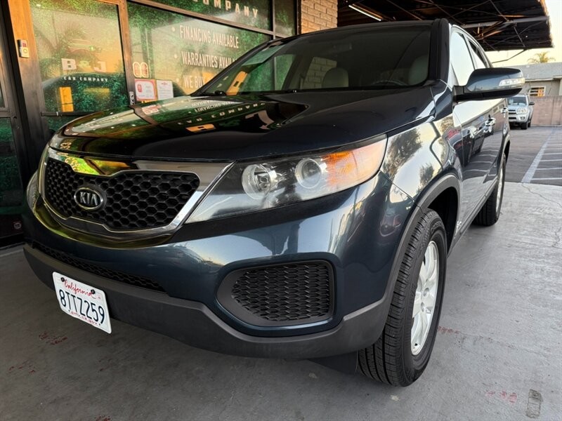 Kia Sorento Vehicle Full-screen Gallery Image 03