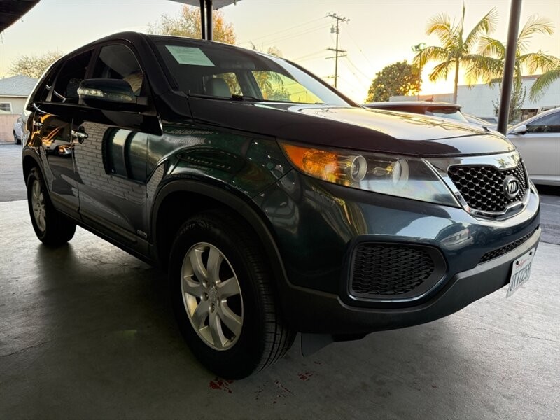 Kia Sorento Vehicle Full-screen Gallery Image 08